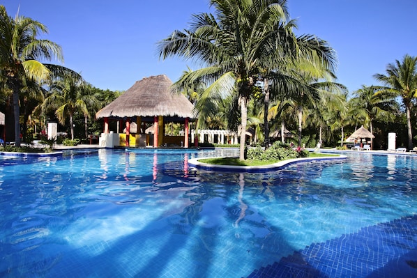 Outdoor pool, pool umbrellas, sun loungers