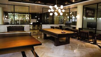 5 bares/lounges, bar molhado, bar ao lado da piscina