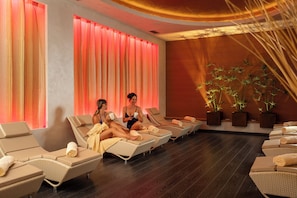 Couples treatment room(s), sauna, hot tub, steam room