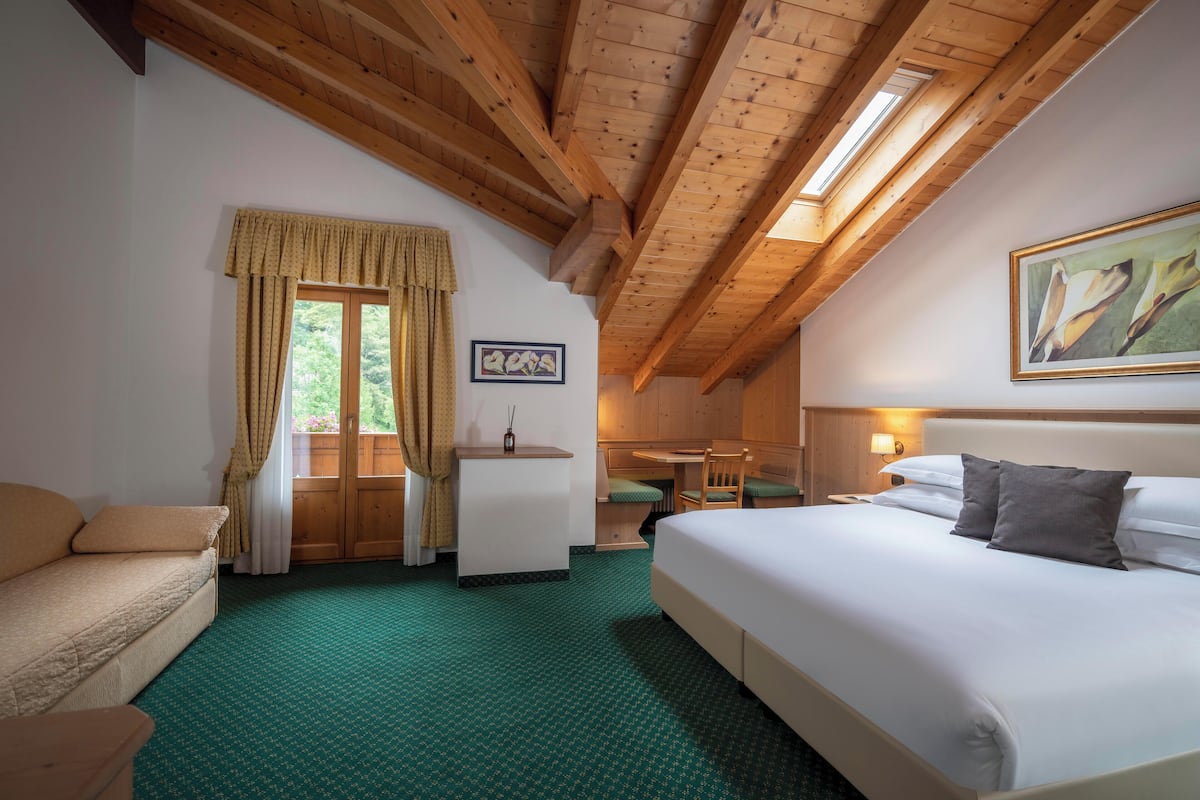 junior suite, balcony | 1 bedroom, egyptian cotton sheets, premium bedding, down duvets