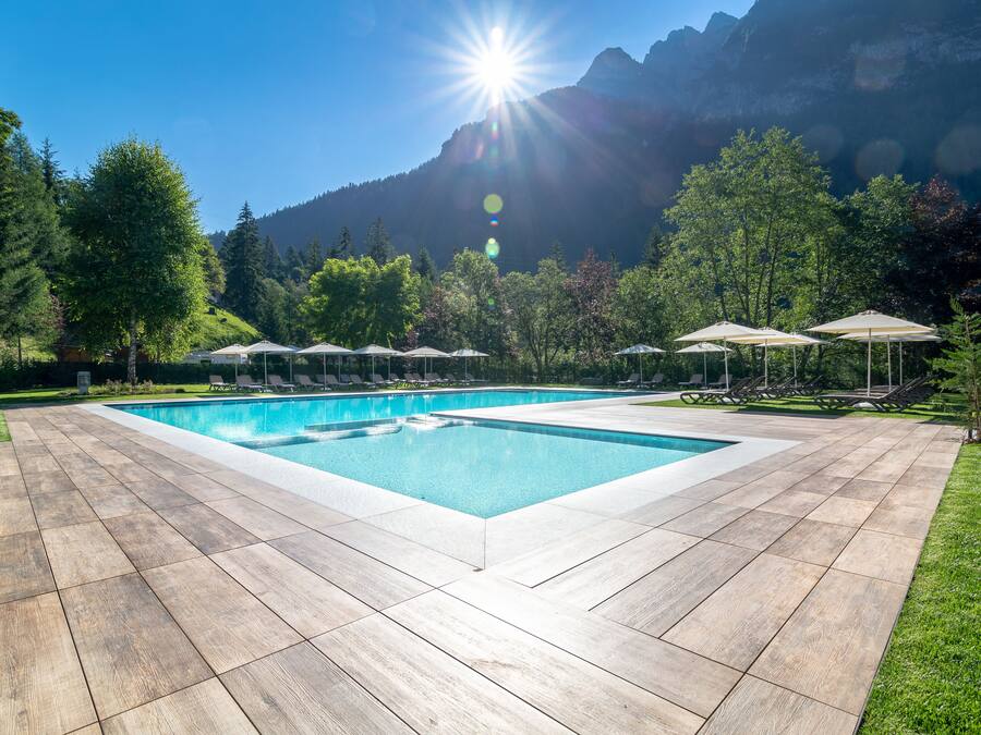 Seasonal outdoor pool, pool umbrellas, sun loungers