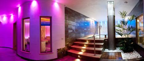 Behandelingskamers voor koppels, een sauna, een bubbelbad, een stoombad