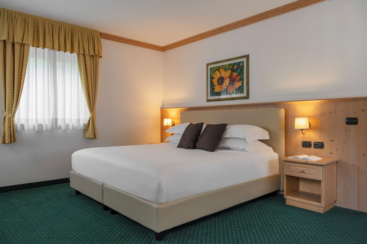 Deluxe Double Room, Balcony | 1 bedroom, Egyptian cotton sheets, premium bedding, down comforters