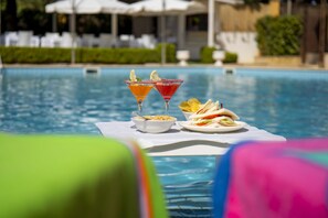 Bar en bord de piscine