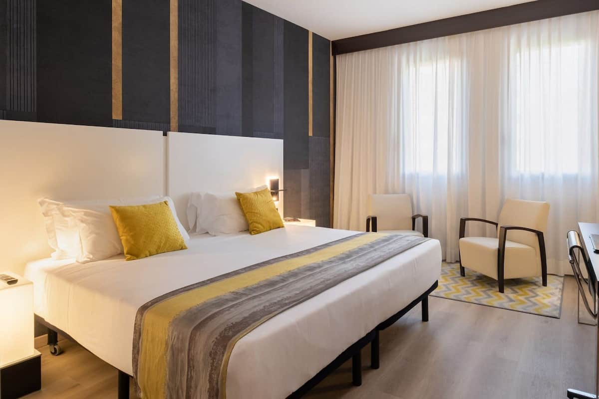 Minibar, in-room safe, desk, soundproofing