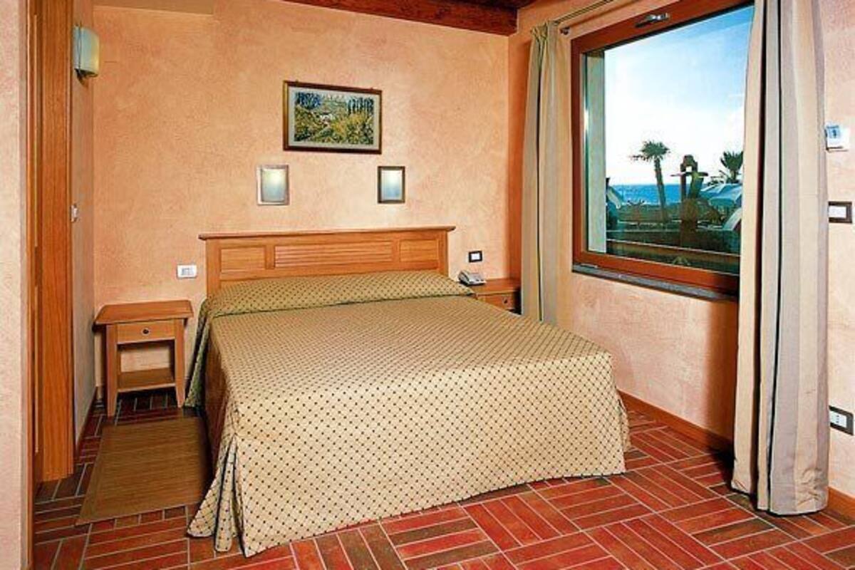 Minibar, in-room safe, desk, blackout curtains