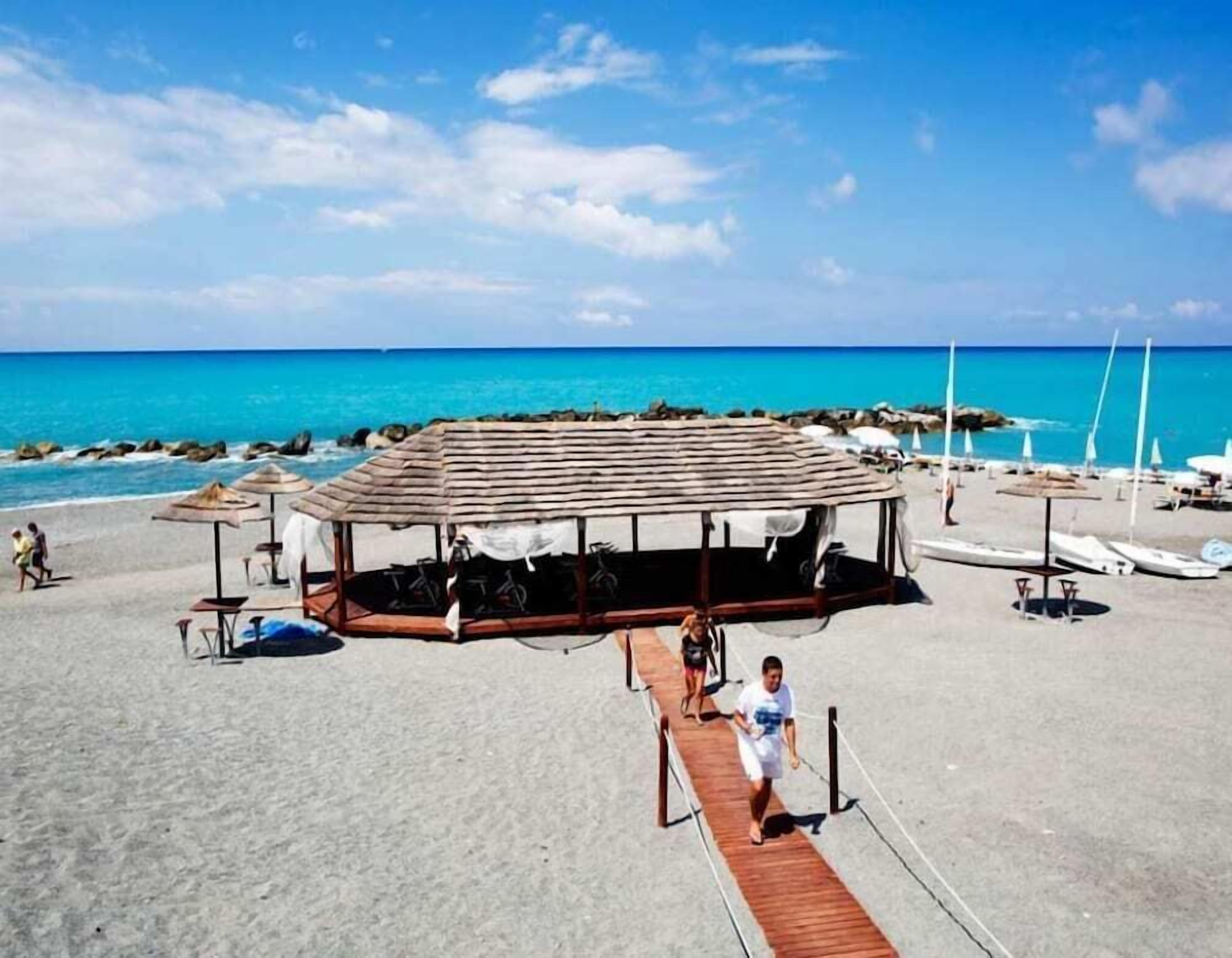Private beach, sun-loungers, beach umbrellas
