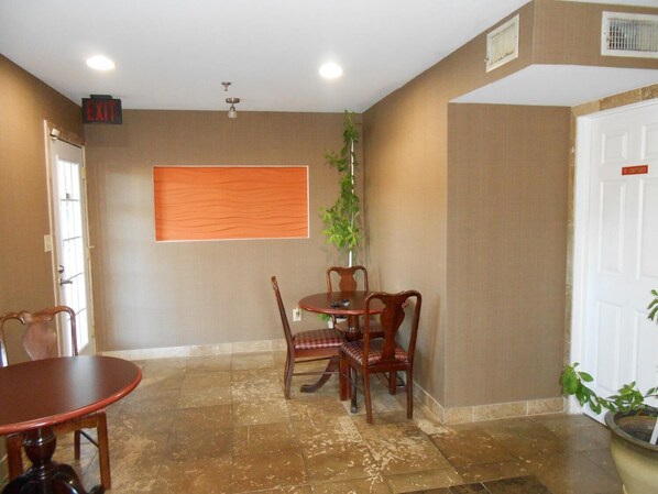 Lobby - Glennville Inn (Glennville)