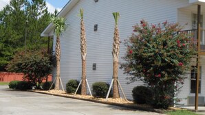 Exterior - Glennville Inn (Glennville)