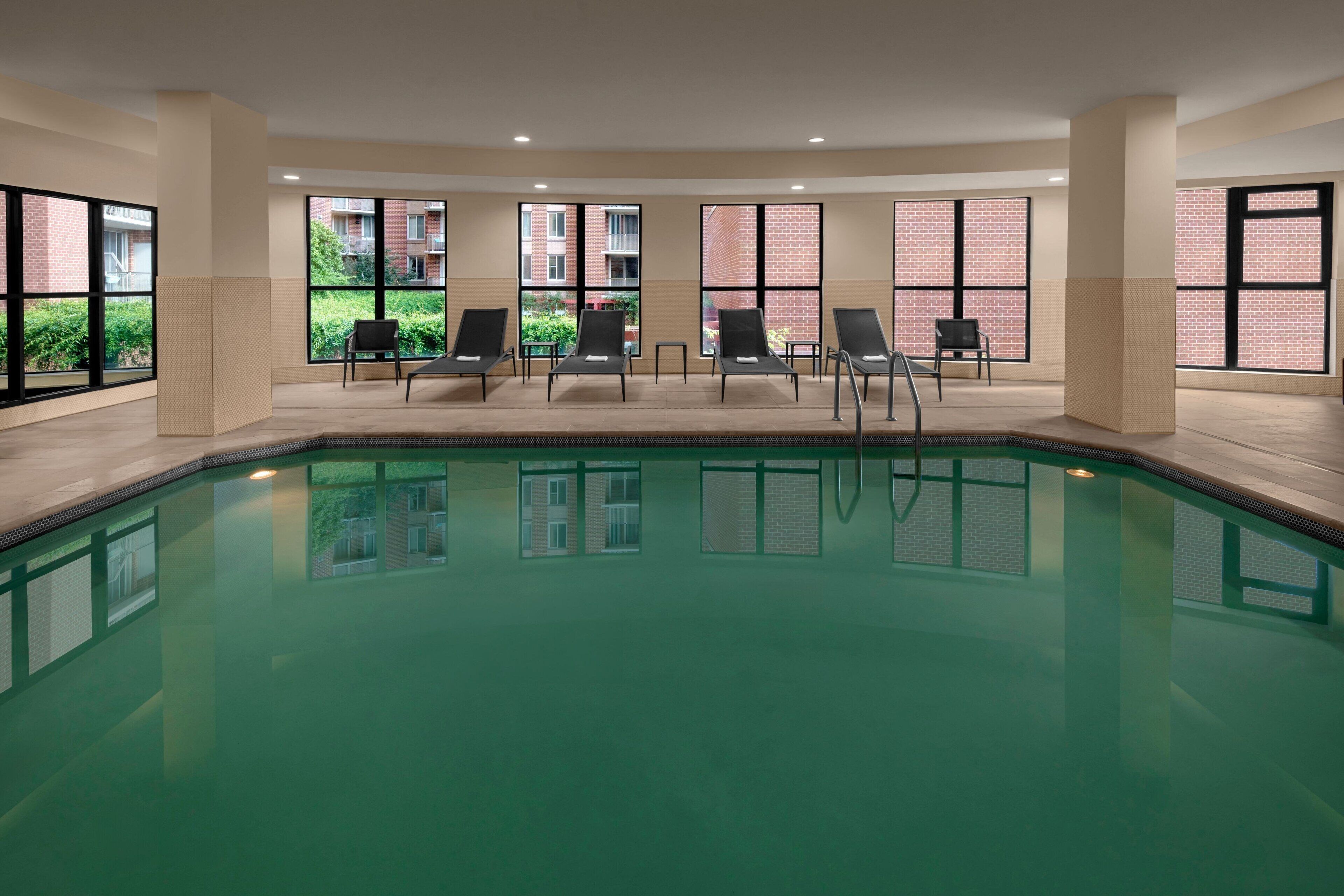 Una piscina cubierta