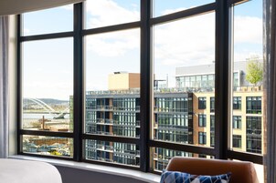 Deluxe Room, 1 King Bed, City View (Corner) | City view