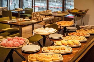 Päivittäinen buffetaamiainen maksusta