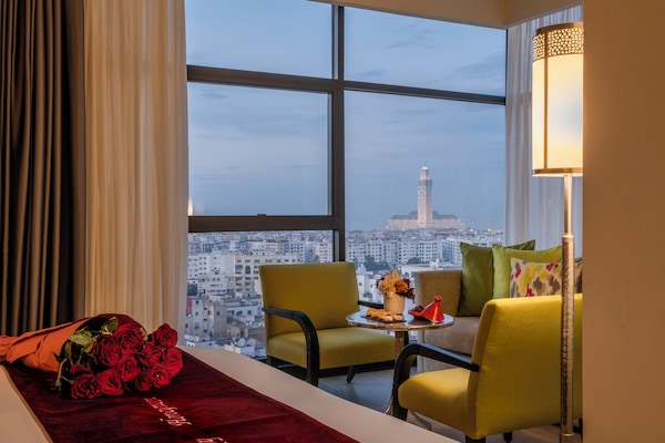 Egyptian cotton sheets, premium bedding, in-room safe, desk