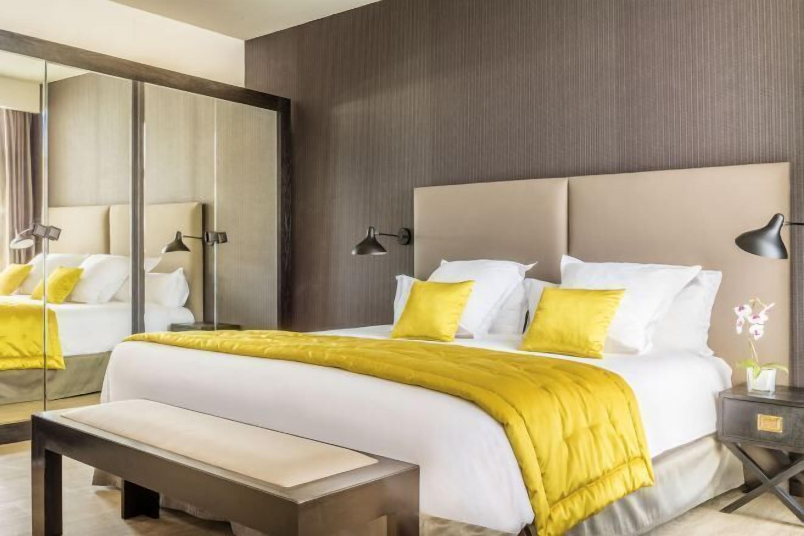 Lakens van Egyptisch katoen, luxe beddengoed, een kluis op de kamer