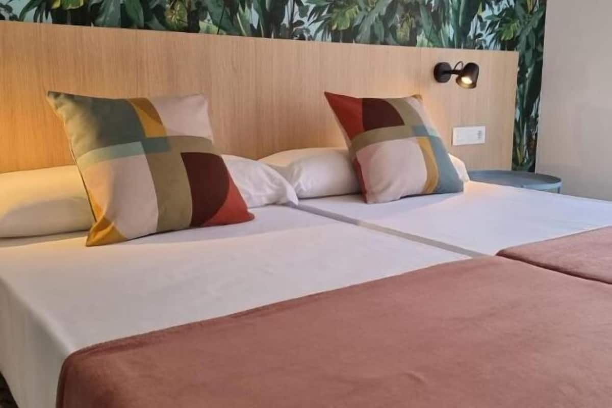 Cofres nos quartos, ferros/tábuas de passar roupa, Wi-Fi de cortesia