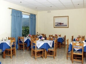 Daily continental breakfast (EUR 5 per person) - Hotel Plessas Palace (Zakynthos)