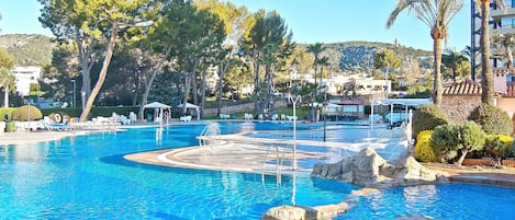 Outdoor pool, sun loungers