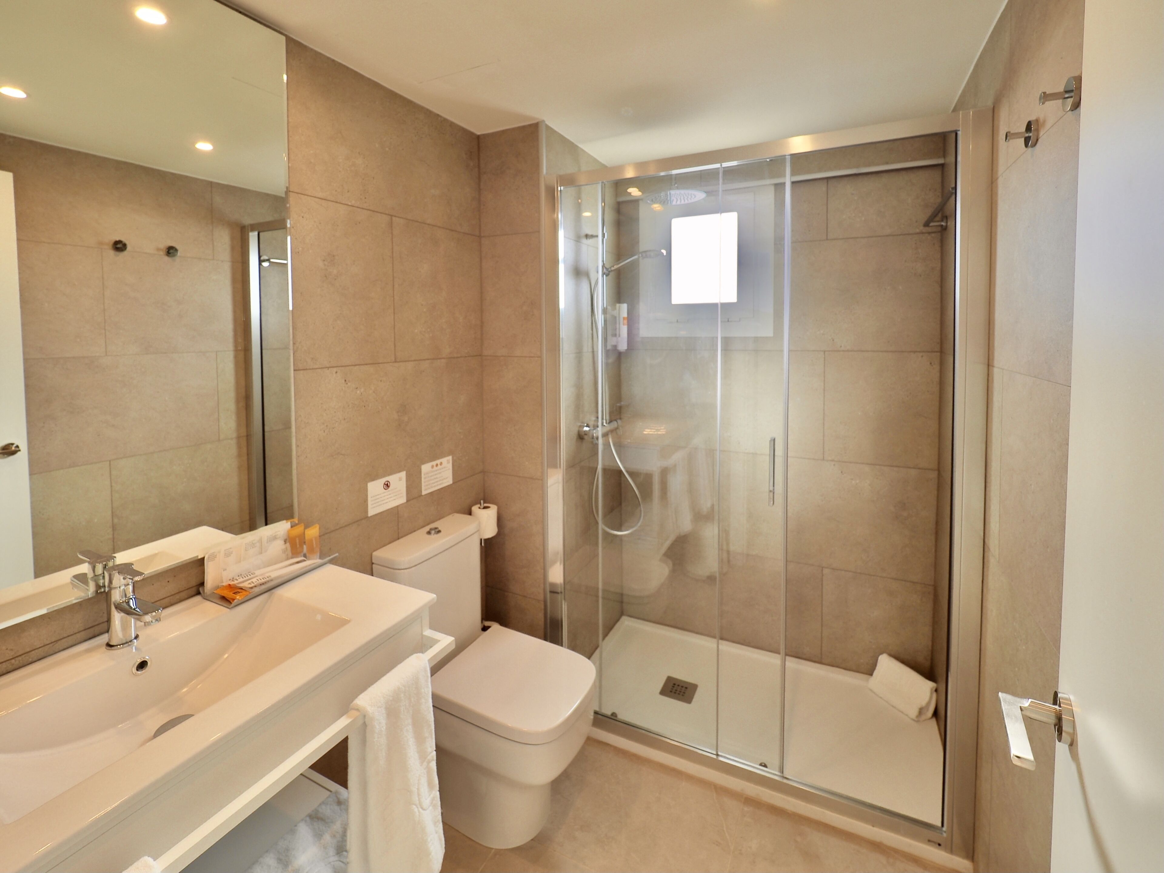 shower, free toiletries, hair dryer, towels