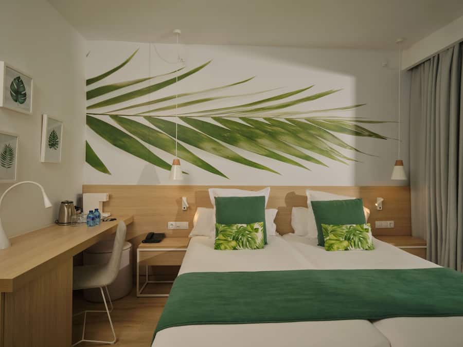 Standard-Doppelzimmer, Balkon, Poolblick