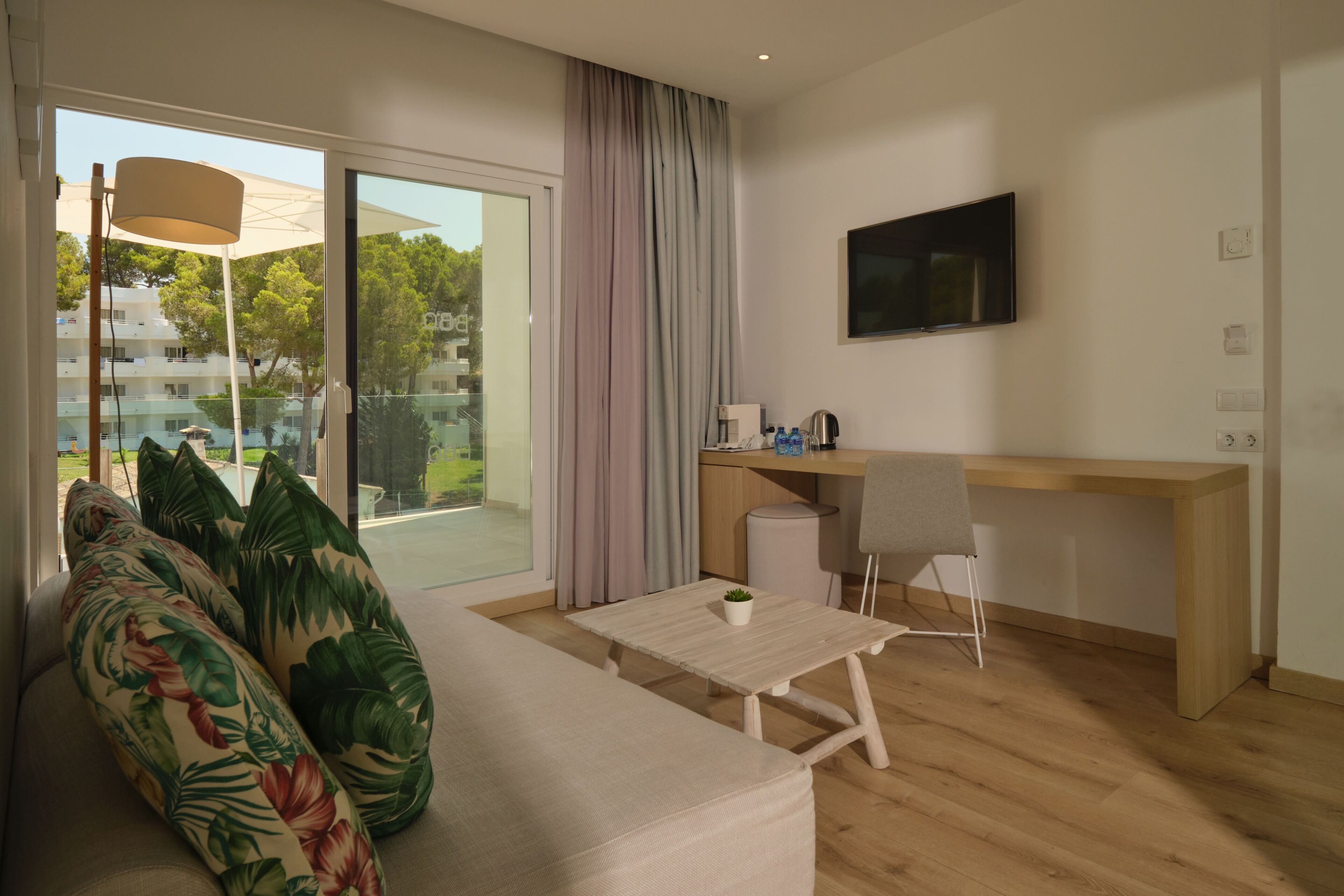 Junior Suite, Terrace, Pool View | Living area | 32-inch TV with satellite channels