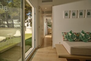 Junior Suite, Terrace, Pool View | Living area