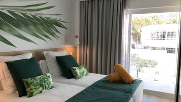 Minibar, caja fuerte, escritorio y espacio para trabajar con un portátil