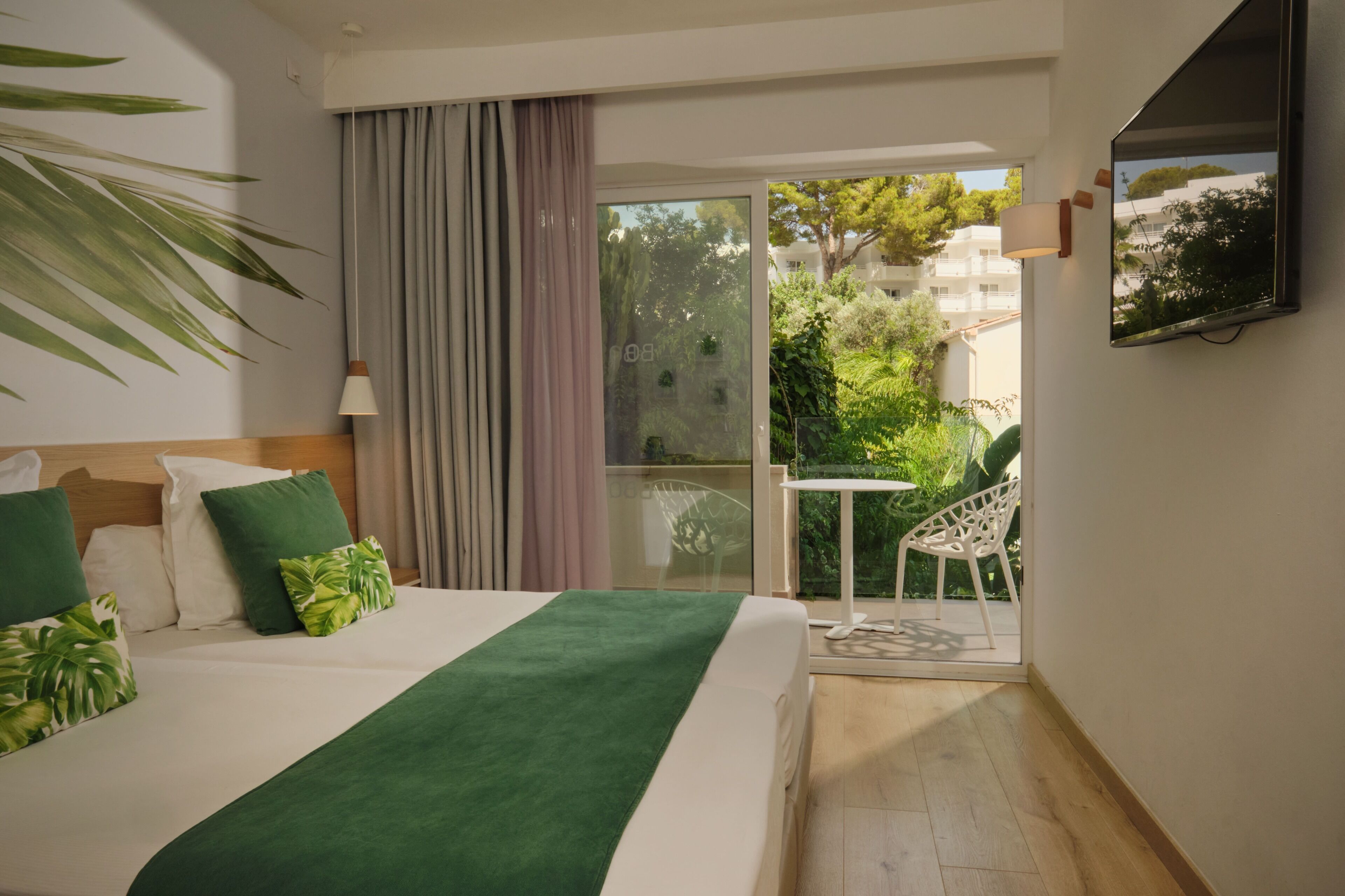 Habitación estándar doble, balcón, vistas a la piscina