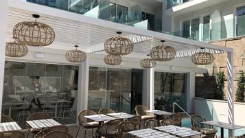 Uitzicht op het zwembad, dagelijks geopend