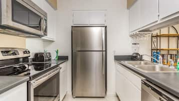 Standard Room, 2 Bedrooms | Private kitchen | Fridge, microwave, stovetop, coffee/tea maker