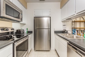 Standard Room, 2 Bedrooms | Private kitchen