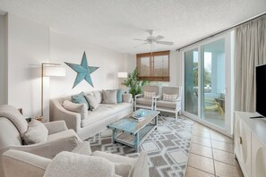 Standard Condo, 2 Bedrooms | Living area