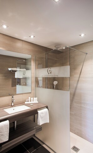 Superior Double Room | Bathroom