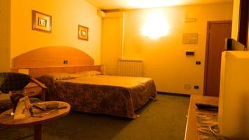 Schreibtisch, kostenloses WLAN, Wecker