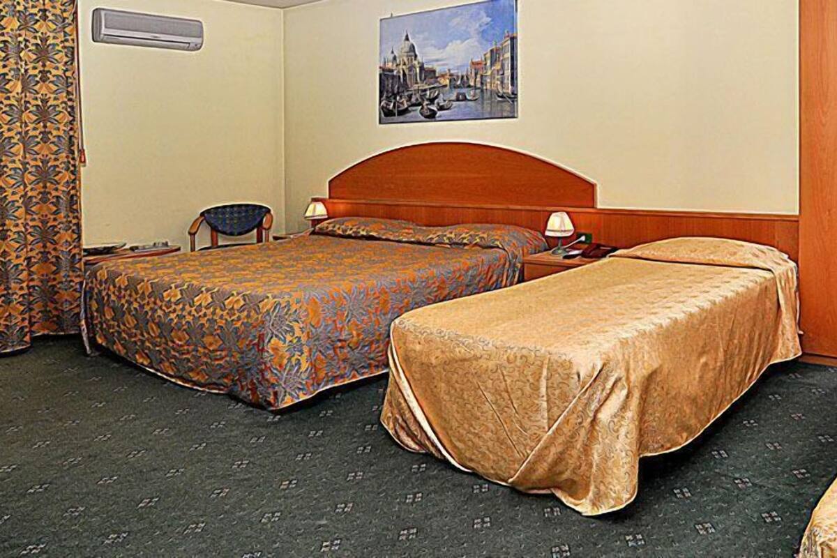 Desk, WiFi (free), alarm clocks