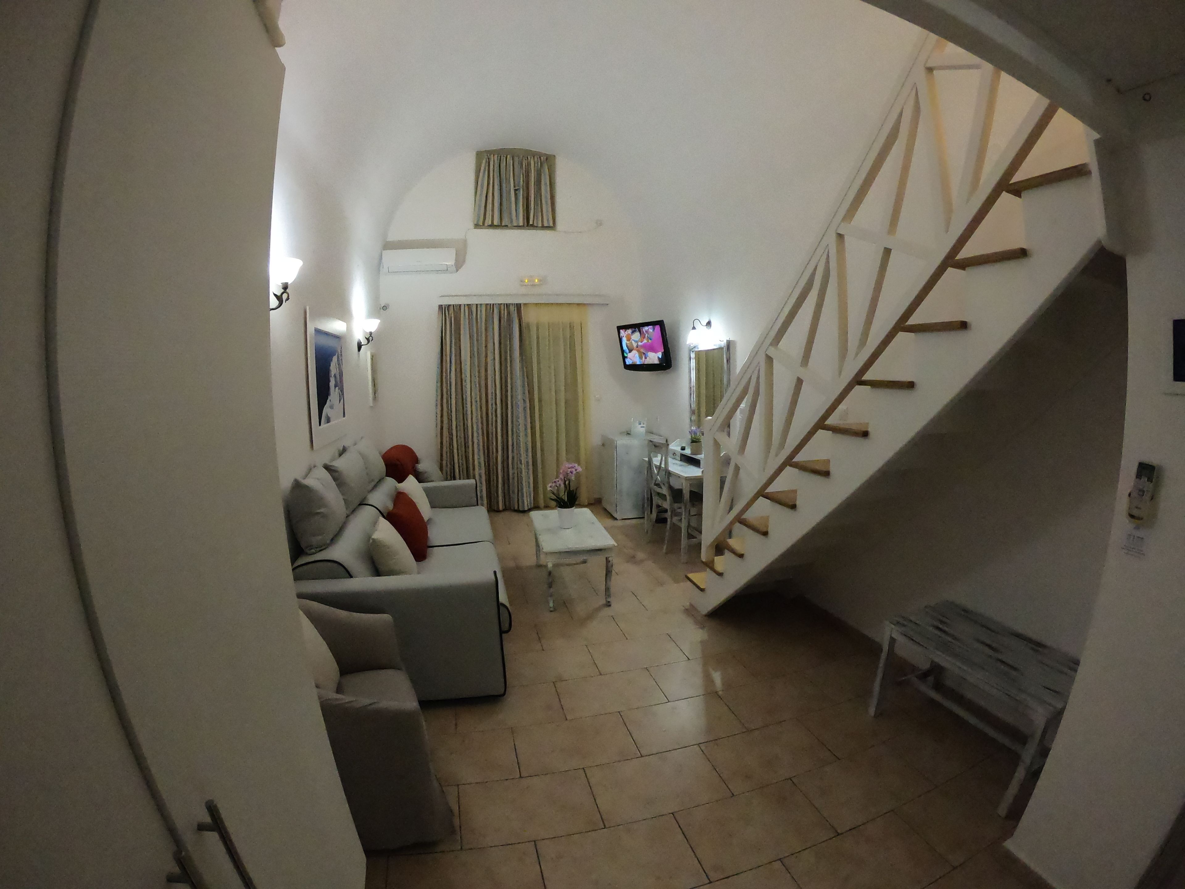 traditional suite | minibar, in-room safe, desk, soundproofing