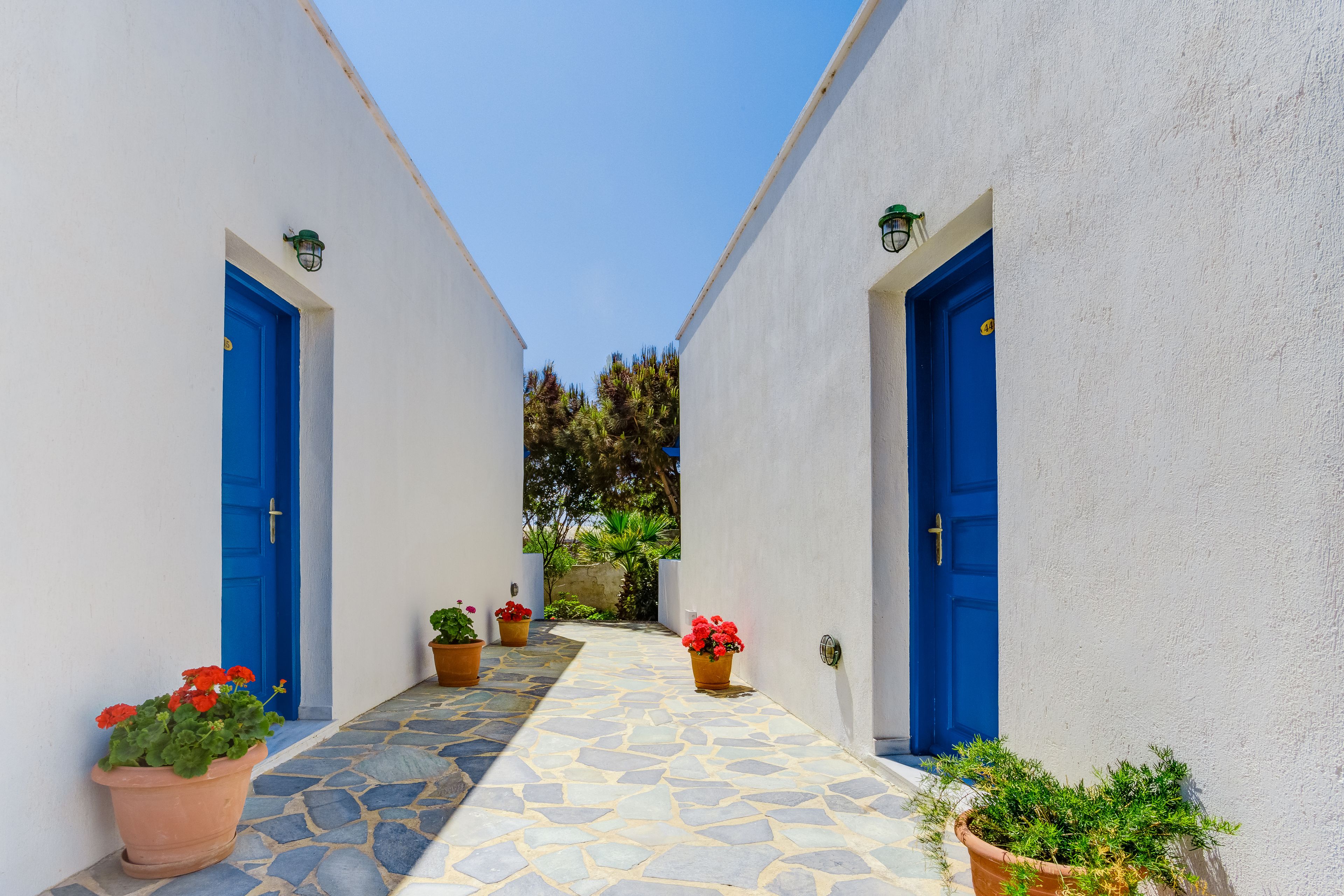 Minibar, safe på rommet, skrivebord og lydisolert