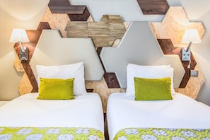 Quarto duplo | Cofres nos quartos, escrivaninha, ferros/tábuas de passar roupa