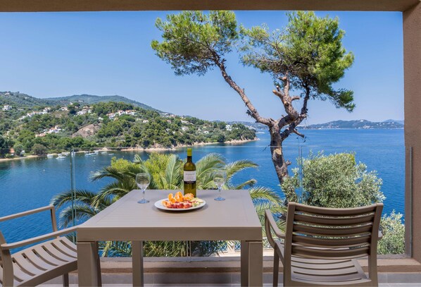 Habitación doble superior, vista al mar (Deluxe) | Balcón