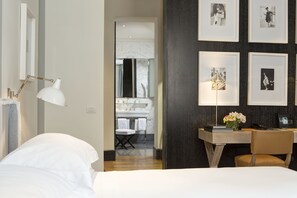 Deluxe Studio, 1 Double Bed | Premium bedding, free minibar items, in-room safe, desk - Portrait Roma - Lungarno Collection (Rome)
