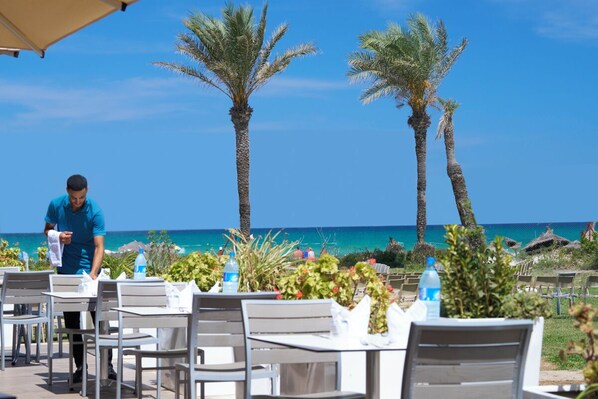 4 restaurants, breakfast, lunch, dinner served; Italian cuisine -  Mahdia beach & aquapark (Mahdia)