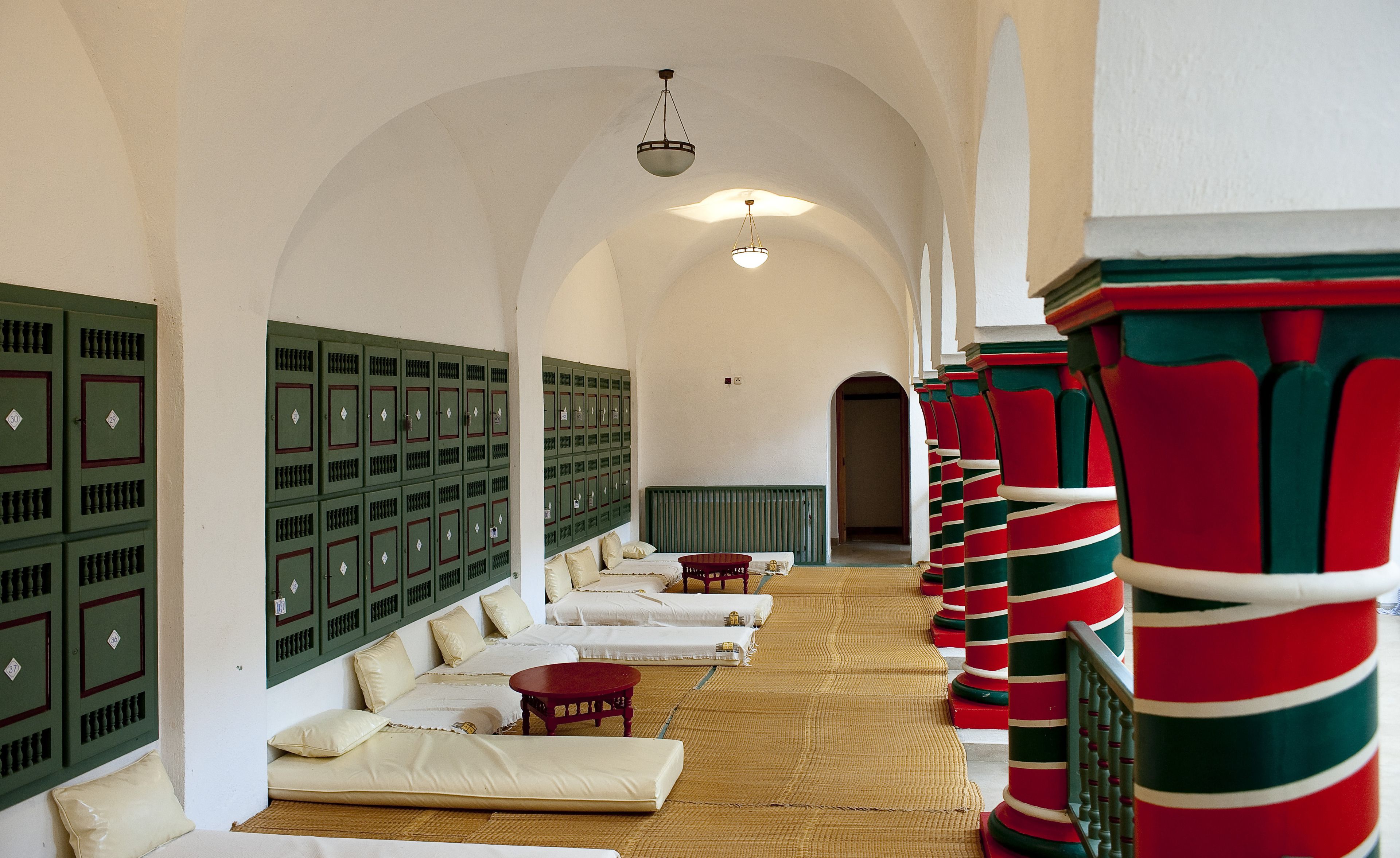 body treatments, aromatherapy, body scrubs, facials, 3 treatment rooms