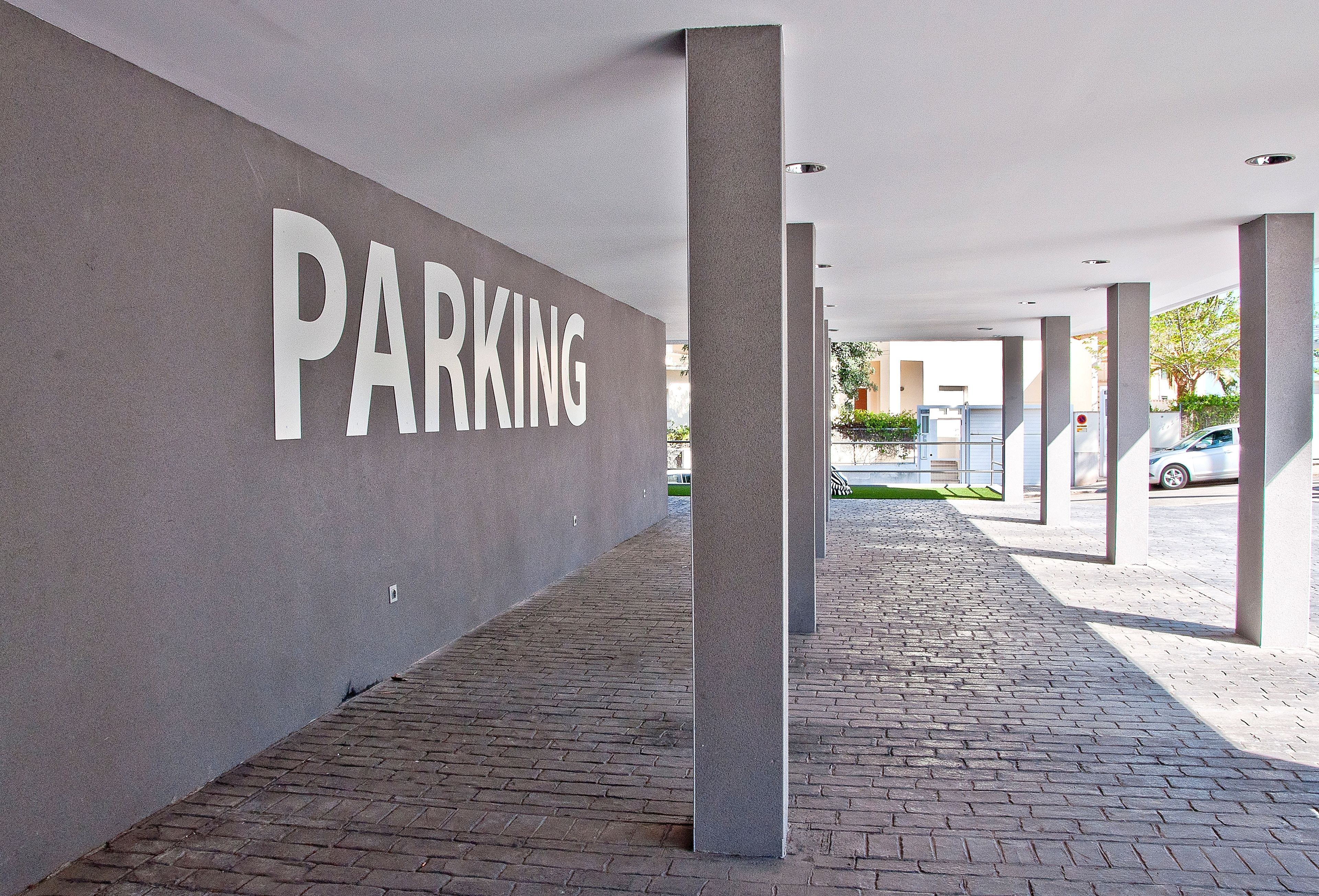 self-parking (surcharge) 10 per day