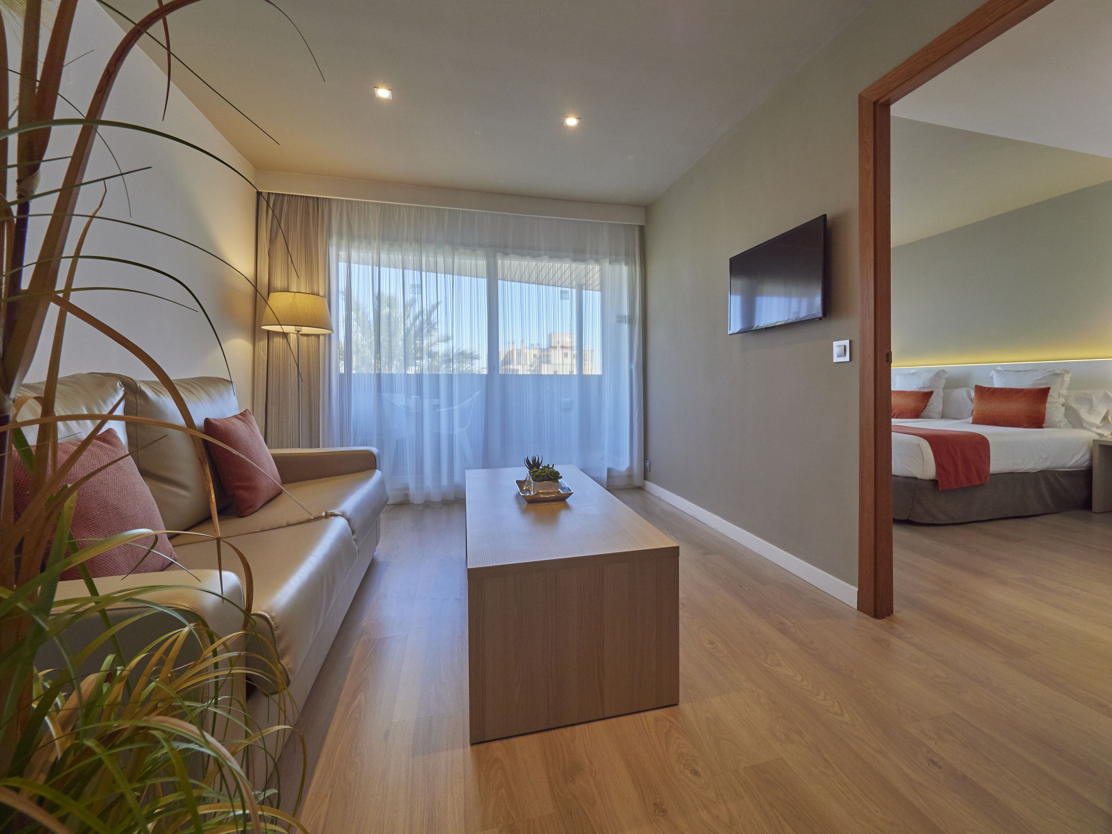 comfort apartment, 1 bedroom, kitchen | minibar, in-room safe, desk, soundproofing