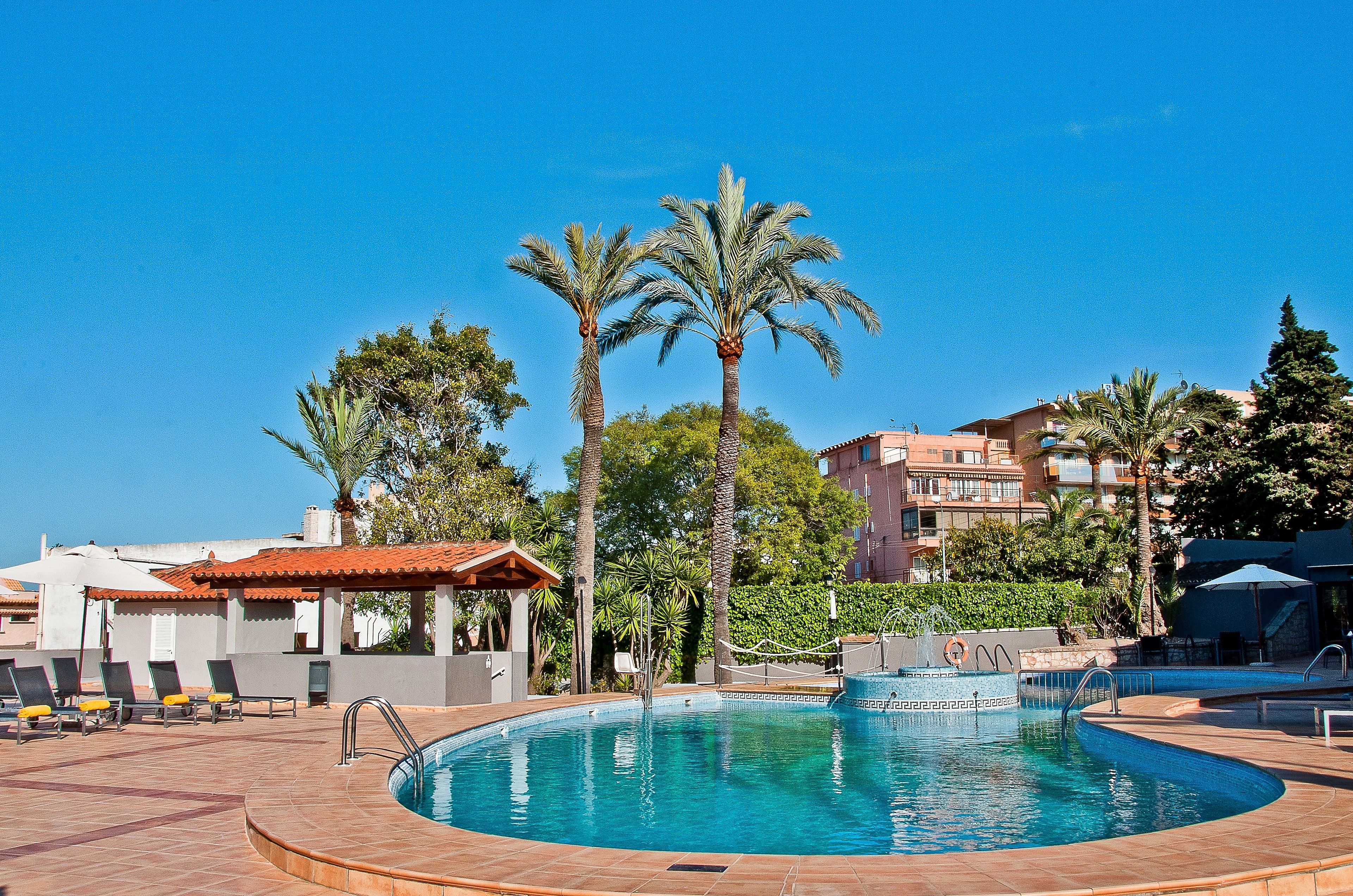 outdoor pool, pool umbrellas, pool loungers