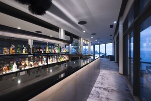 2 barer/lounger, bar ved poolen