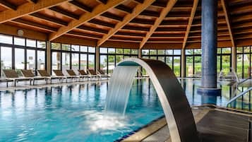 Piscine couverte, piscine extérieure (ouverte en saison)