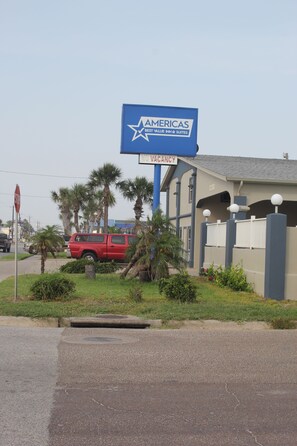 Front of property - Americas Best Value Inn Port Aransas (Port Aransas)