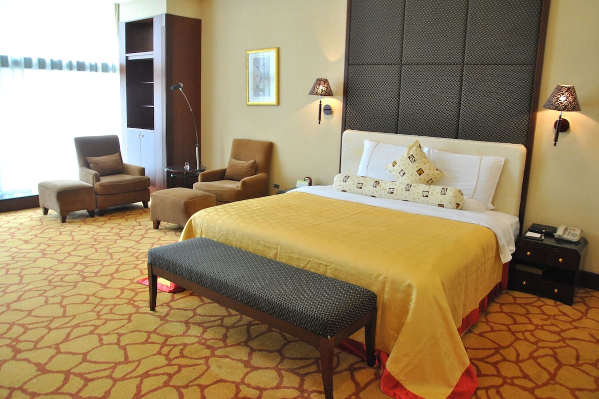 Quarto casal luxo | Frigobar, cofres nos quartos, ferros/tábuas de passar roupa