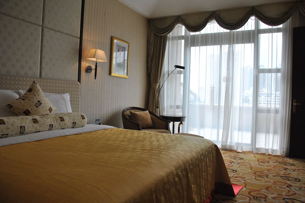 Minibar, in-room safe, iron/ironing board, rollaway beds