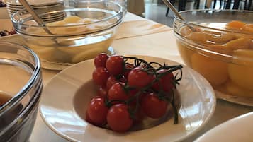 Free daily cooked-to-order breakfast